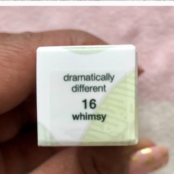 Clinique dramatically different shaping lipstick - Picture 3 of 5